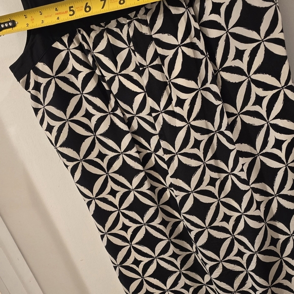 Stylish White House Black Market Geometric Satin Shift Dress Size S - Picture 6 of 7